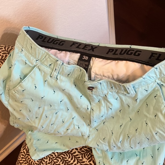Plug men’s shorts, size 38! Flamingos on the shorts! Great for summer/vacation! - Picture 2 of 3